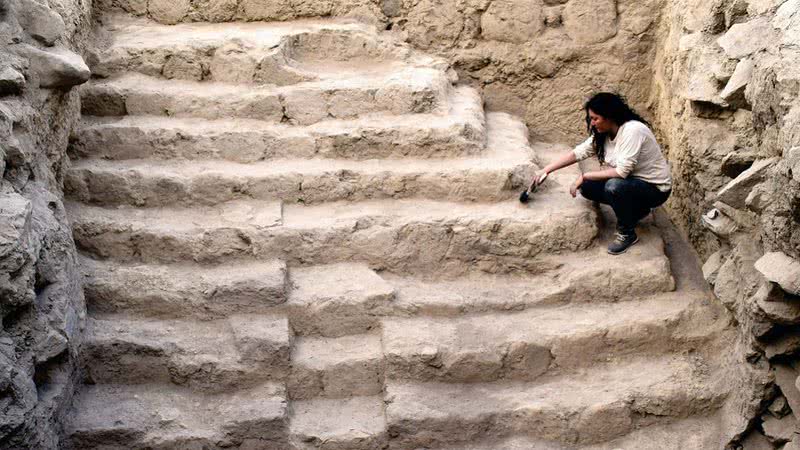 Escadaria encontrada durante escavação no Peru - Projeto Arqueológico Sechin