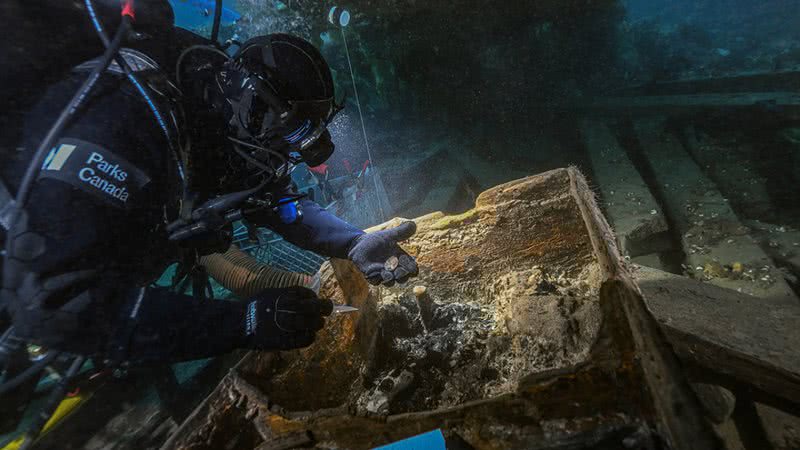 Fotografia tirada durante exploração das ruínas do HMS Erebus - Divulgação/Parks Canada/Brett Seymour