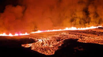 Fotografia tirada próxima a região de Grindavik, na Islândia, em 14 de janeiro - Getty Images