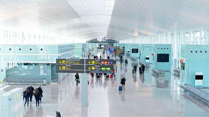 Fotografia do interior do Aeroporto El Prat, onde se deu o incidente - Divulgação/ Wikimedia Commons