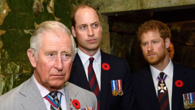 O rei Charles III e os filhos, William e Harry - Getty Images