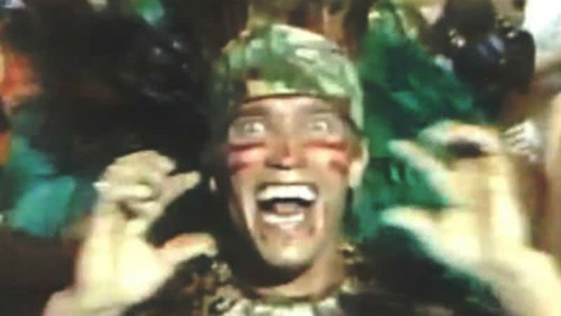 Arnold Schwarzenegger em cenas do documentário Carnival in Rio (1983) - Divulgação / Vídeo / YouTube