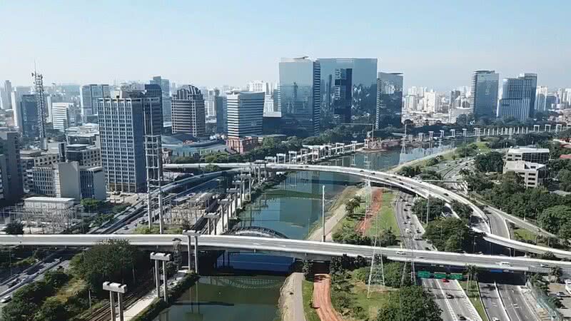 Fotografia aérea da cidade de São Paulo - Foto por RealityIllusion pelo Wikimedia Commons