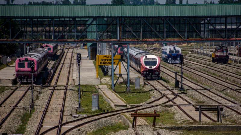 Fotografia de trilhos localizados em Kashmir - Getty Images