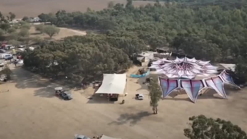 Registro do local do festival após o ataque do Hamas - Reprodução/Vídeo/Youtube/The Guardian