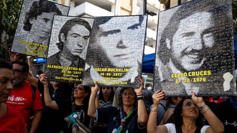 Fotografia tirada em celebrações em memória às vítimas da ditadura argentina no último dia 24 - Getty Images