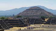 Fotografia de Teotihuacan, antigo cidade asteca localizada no atual México - Foto por Burkhard Mücke pelo Wikimedia Commons