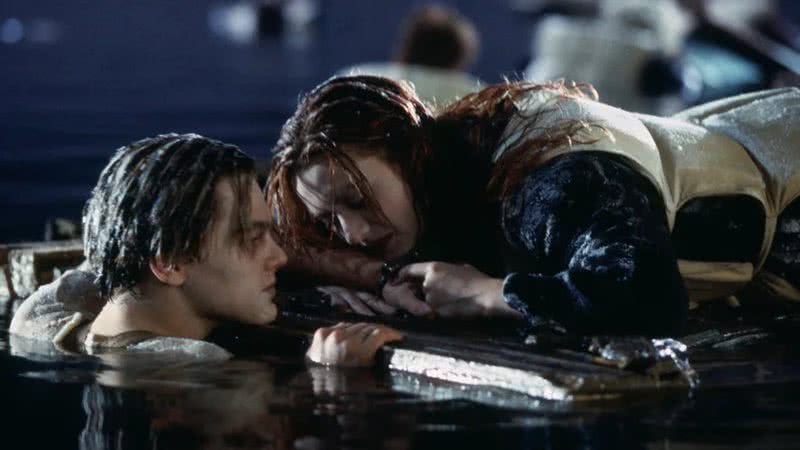 Emblemática cena de 'Titanic' (1997), de James Cameron - Reprodução/20th Century Fox