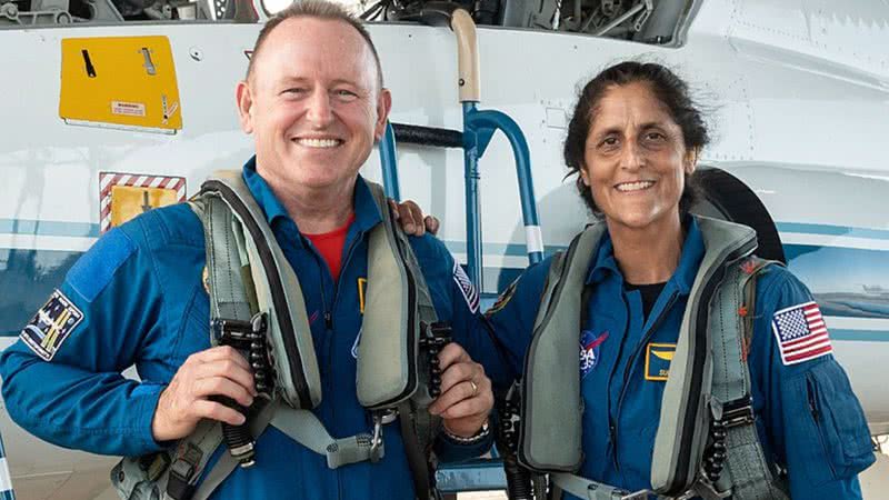 Os astronautas Sunita “Suni” Williams e Barry “Butch” Wilmore - Domínio Público via Wikimedia Commons