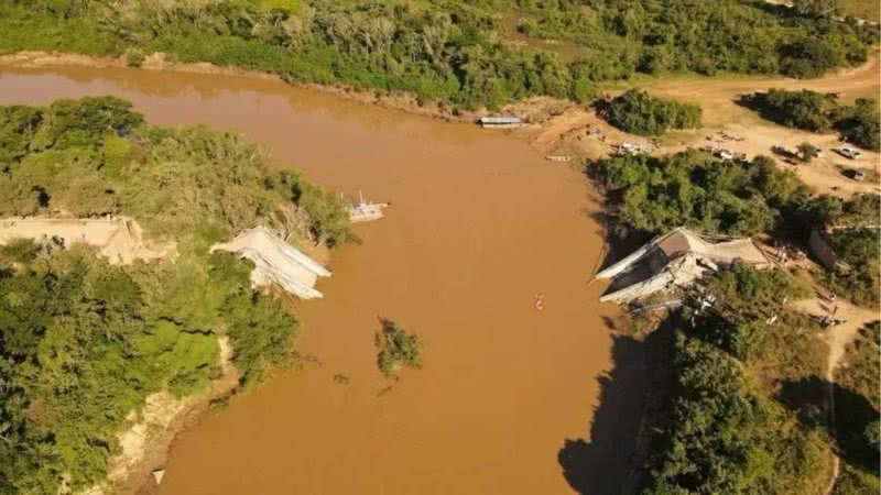 Ponte colapsou no norte da Bolívia - Divulgação/Facebook