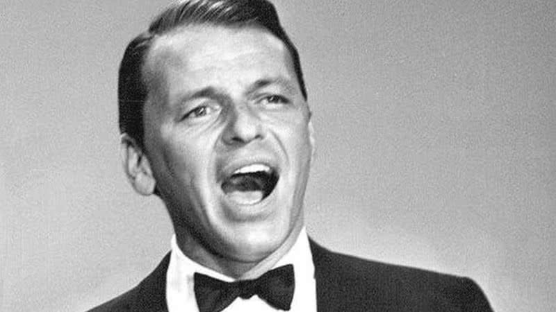 Frank Sinatra em 1962 - Domínio Público via Wikimedia Commons