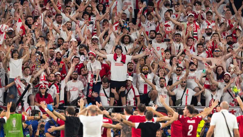 Seleção da Geórgia comemora com os fãs após vitória sobre Portugal - Getty Images