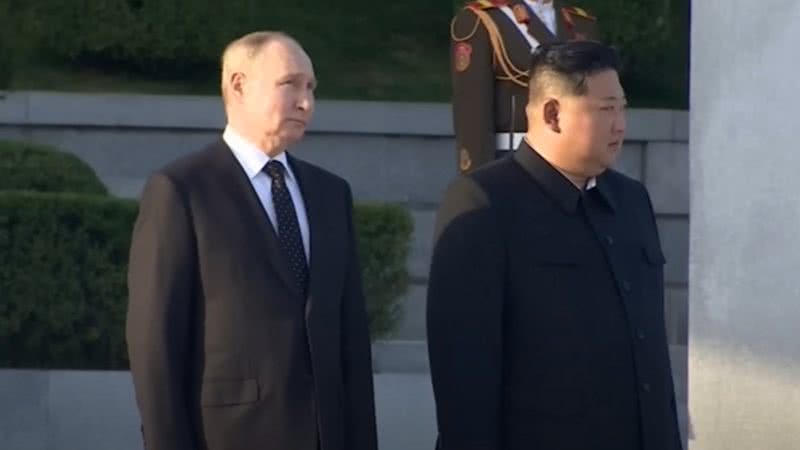 Vladimir Putin e Kim Jong-un durante o encontro recente - Reprodução/Vídeo/YouTube/UOL