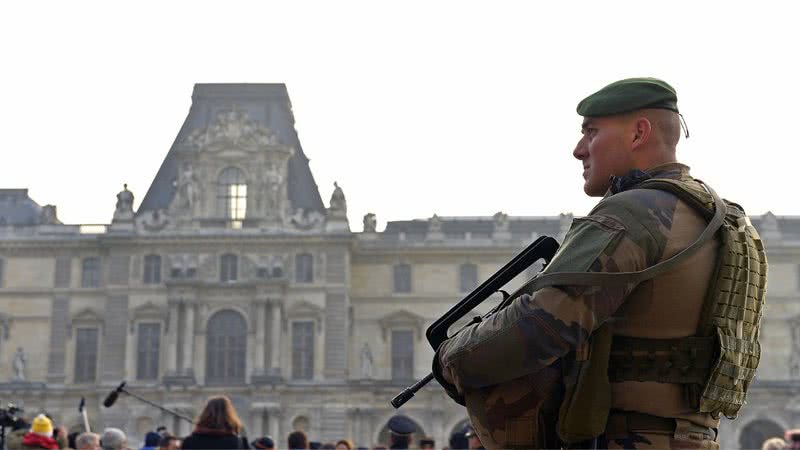 Polícia antiterrorista da França prende neonazista - Getty Images