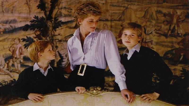 Princesa Diana com seus filhos, Harry e William, em foto presente em carta - Sworders