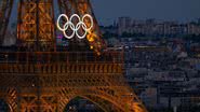 A torre Eiffel com os anéis olímpicos - Getty Images