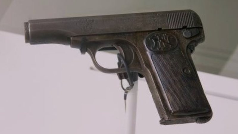 Pistola de Gavrilo Princip - Foto por Daniel R. Blume pelo Wikimedia Commons