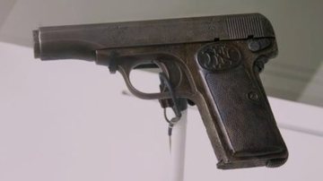 Pistola de Gavrilo Princip - Foto por Daniel R. Blume pelo Wikimedia Commons