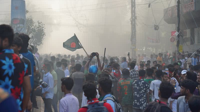 Fotografia tirada em meio aos protestos em Bangladesh - Getty Images