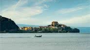 Lago italiano onde foi encontrada a estatueta - Divulgação/Guido Paradisi via Alamy