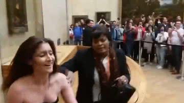 Vídeo de mulher protestando no Louvre é de 2017 - Reprodução/Vídeo/X