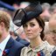 Príncipe Harry, Kate Middleton e príncipe William, respectivamente