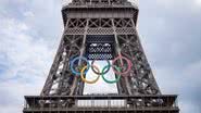 Anéis olímpicos instalados na Torre Eiffel - Getty Images