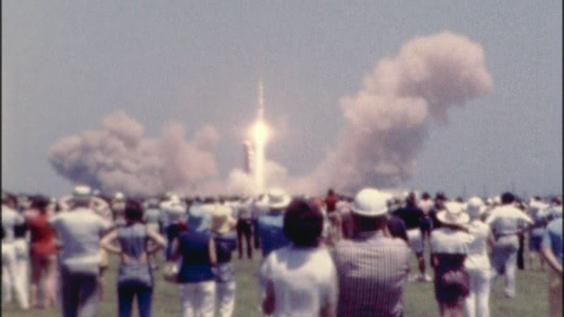 Cena do documentário 'Apollo 13: Sobrevivendo no Espaço', com imagens do verdadeiro lançamento - Divulgação/Netflix