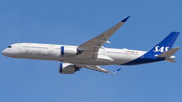 Aeronave da Scandinavian Airlines (SAS) - Foto por N509FZ pelo Wikimedia Commons