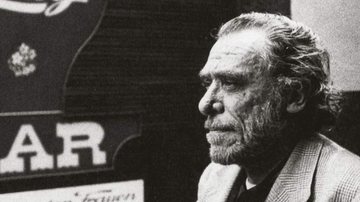 Explore a carreira de Charles Bukowski através de 8 obras essenciais que revelam sua poesia crua e prosa impactante sobre a vida e a sociedade - Créditos: Reprodução/Amazon