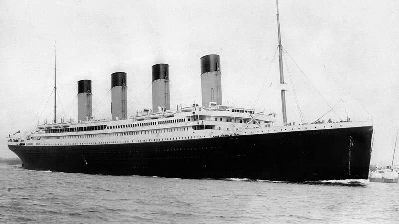 O navio RMS Titanic - Wikimedia Commons/Francis Godolphin Osbourne Stuart