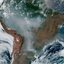 Fotografia de satélite da coluna de fumaça sobre a América do Sul