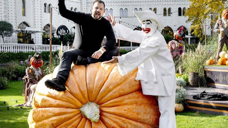 Peter Holst Olsen com sua abóbora gigante - Divulgação/'Halloween at Tivoli'