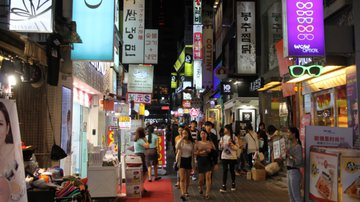 Myeong-dong, Seul, Coreia do Sul - Flickr via Jochen Hertweck