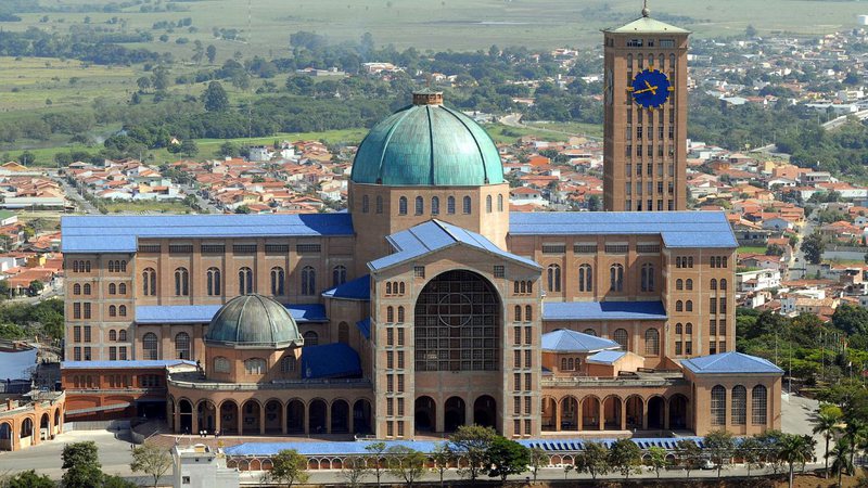 Santuário Nacional de Aparecida, localizado em Aparecida - SP - Wikimedia Commons/Valter Campanato