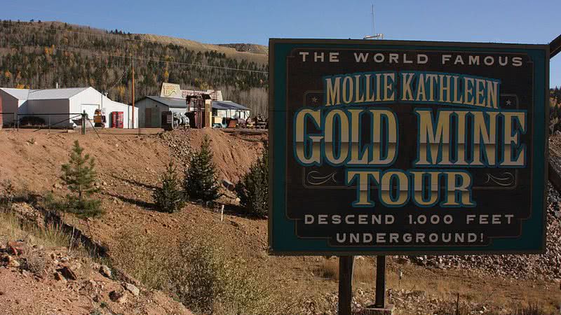 Placa indica mina como atração turística no Colorado - Getty Images