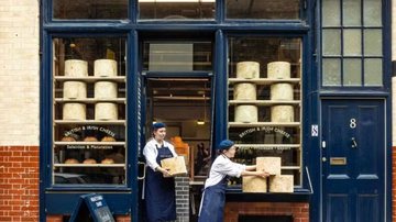 Funcionários trabalham em unidade da empresa britânica Neal’s Yard Dairy - Divulgação/Redes sociais