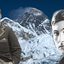 Fotografia do Monte Everest e dos montanhistas britânicos Andrew “Sandy” Irvine e George Mallory, respectivamente