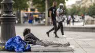 Moradora de rua em Paris - Getty Images