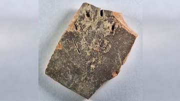 Jarra de barro de 1.200 anos é encontrada com marca deixada por gato