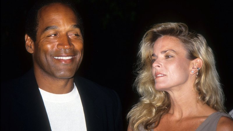 O.J. Simpson ao lado de Nicole Brown Simpson - Getty Images