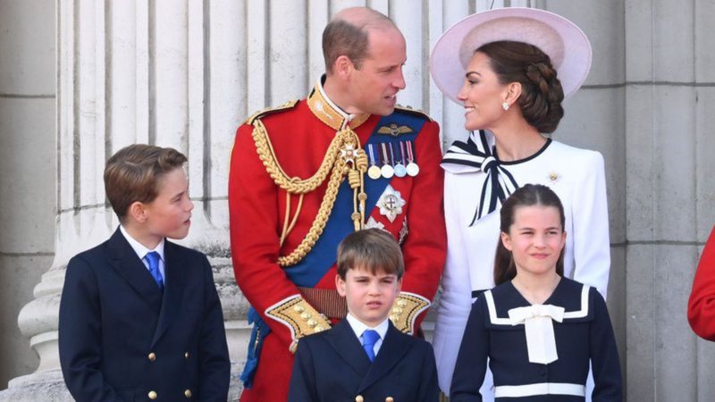 Príncipe William e Kate Middleton com os filhos George, Louis e Charlotte - Getty Images