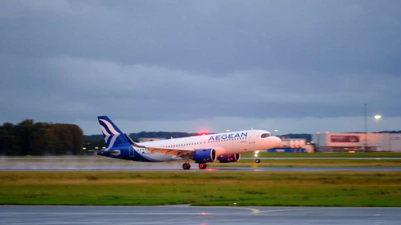 Avião em pista de aeroporto - Getty Images - imagem meramente ilustrativa