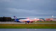 Avião em pista de aeroporto - Getty Images - imagem meramente ilustrativa