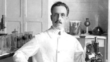 Carlos Chagas em seu laboratório no Instituto Oswaldo Cruz - Wikimedia Commons/J. Pinto