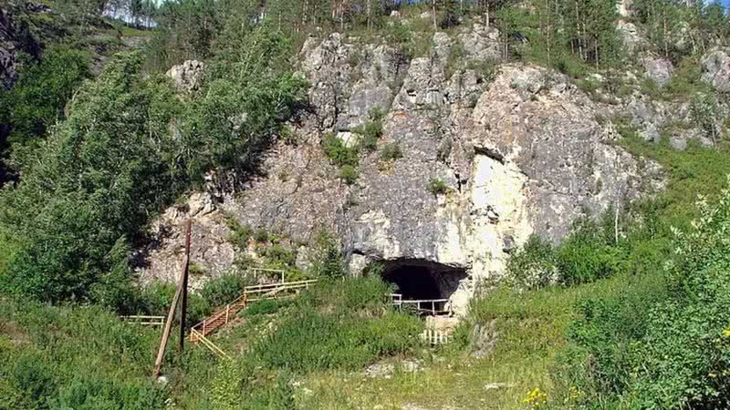 Caverna de Denisova - Wikimedia Commons