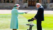 O capitão Tom Moore ao lado da rainha Elizabeth - Getty Images