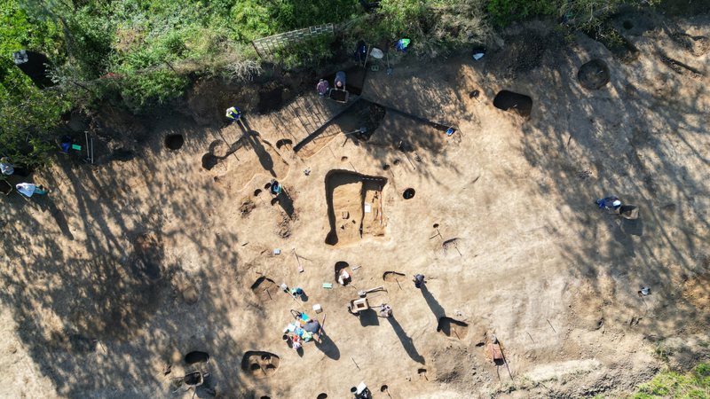 Fotografia de sítio arqueológico descoberto na República Tcheca - Divulgação/Centro Arqueológico de Olomouc