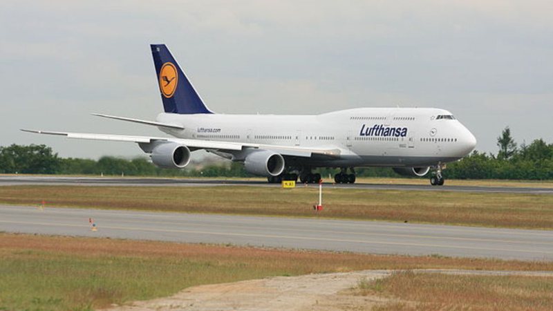 Imagem ilustrativa de Boeing 747-800 da Lufthansa, de mesmo modelo da aeronave que colidiu - Wikimedia Commons