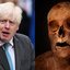 Boris Johnson, ex-primeiro-ministro do Reino Unido, e fotografia de múmia de mulher do século 18